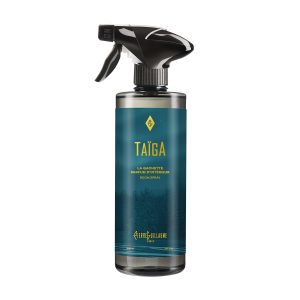 Taïga - Parfum d'intérieur - 500 ml. Découvrez notre spray d'intérieur, la Gâchette Saïgon qui imprègne l’air d'un parfum de Cèdre de Sibérie, Épices et Herbe à bison. Taiga - Home fragrance - 500 ml. Discover our home spray, Gâchette Saigon, which fills the air with the scent of Siberian cedar, spices, and bison herb.