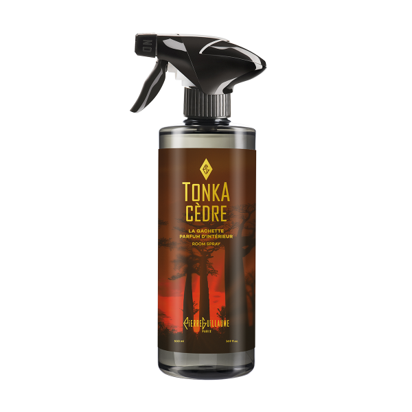 Tonka Cèdre - Home fragrance - 500 ml. Discover our home fragrance spray, Gâchette Tonka Cedar, which fills the air with the scent of Tonka, Caramel, Cedar, and Benzoin.