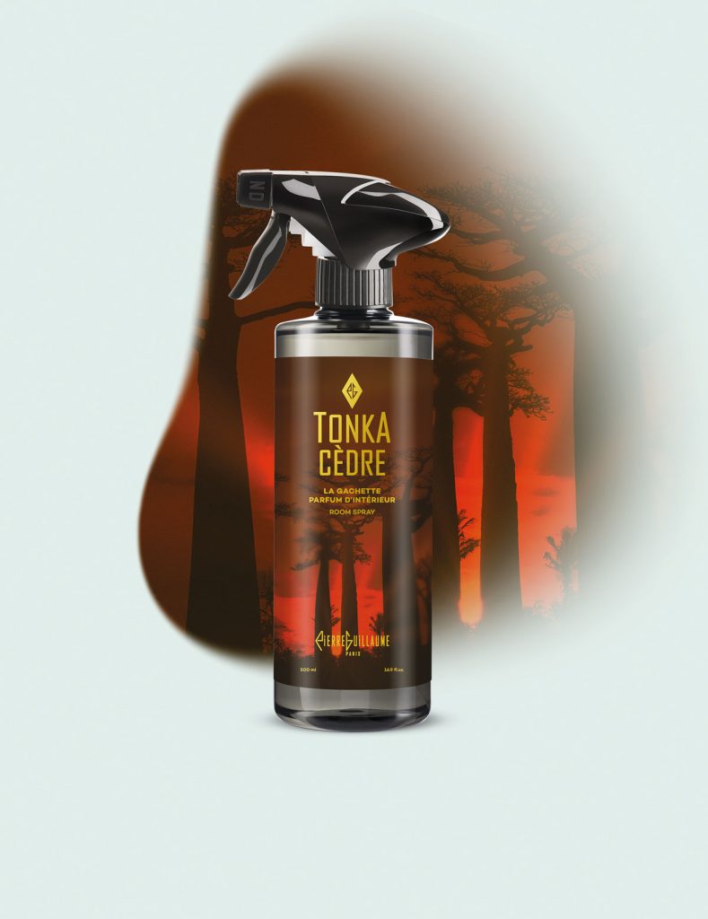 Tonka Cèdre - Home fragrance - 500 ml. Discover our home fragrance spray, Gâchette Tonka Cedar, which fills the air with the scent of Tonka, Caramel, Cedar, and Benzoin.