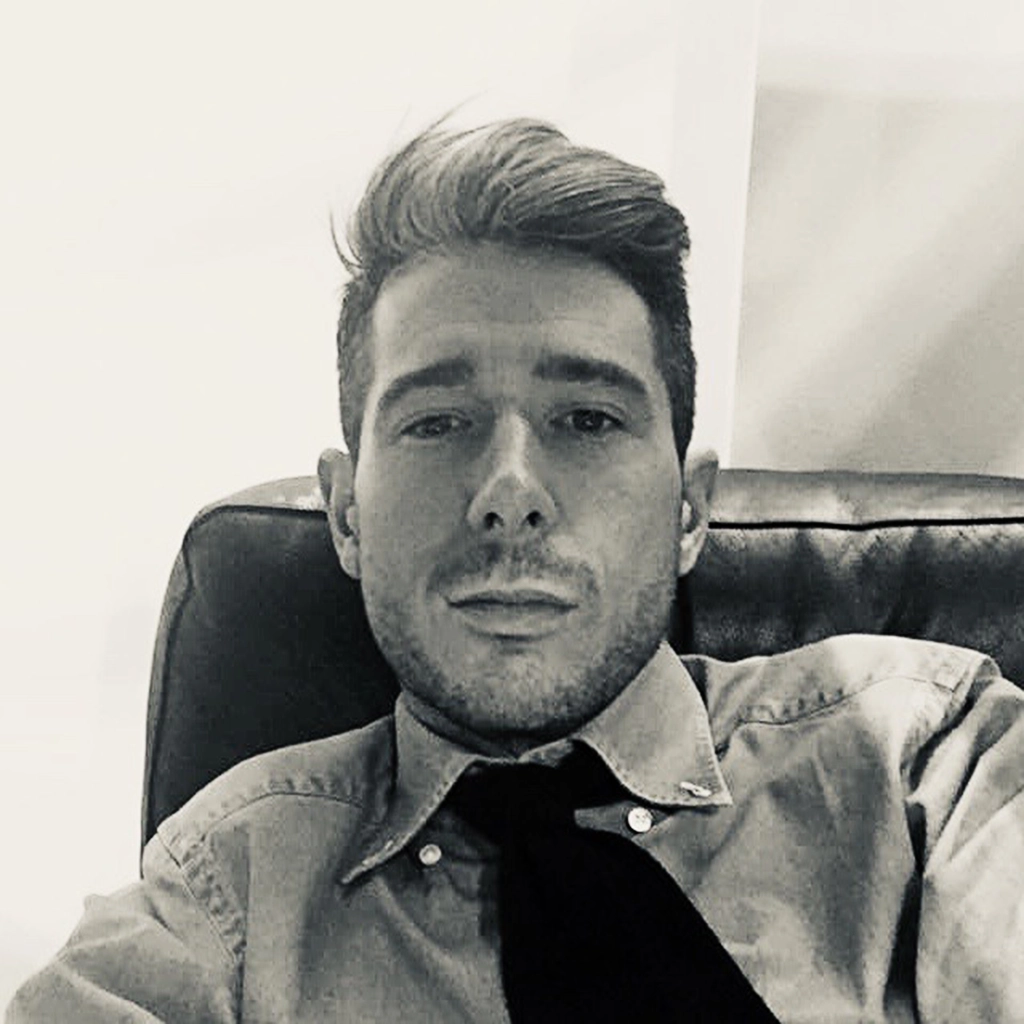 Julien-Sale-Manager Pierre Guillaume Paris - Julien, Sale Manager