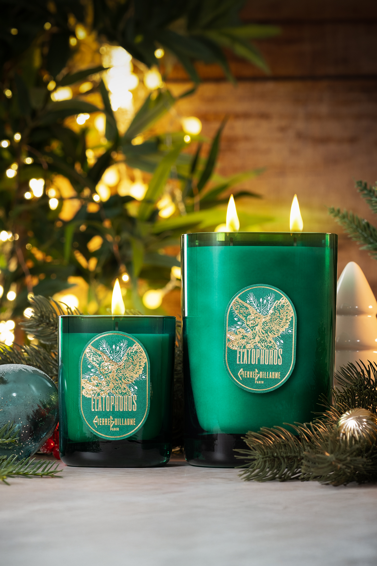 Elatophoros,-Bougie-Ornementale-parfumée-d'ambiance-1,5-kg,-Aiguilles-de-pin,-Sauge,-Myhrre,-Labdanum,-Cuir---Artwork-Web Elatophoros, Ornamental scented candle 1,5 kg, Pine needles, Sage, Myhrre, Labdanum, Leather - Artwork