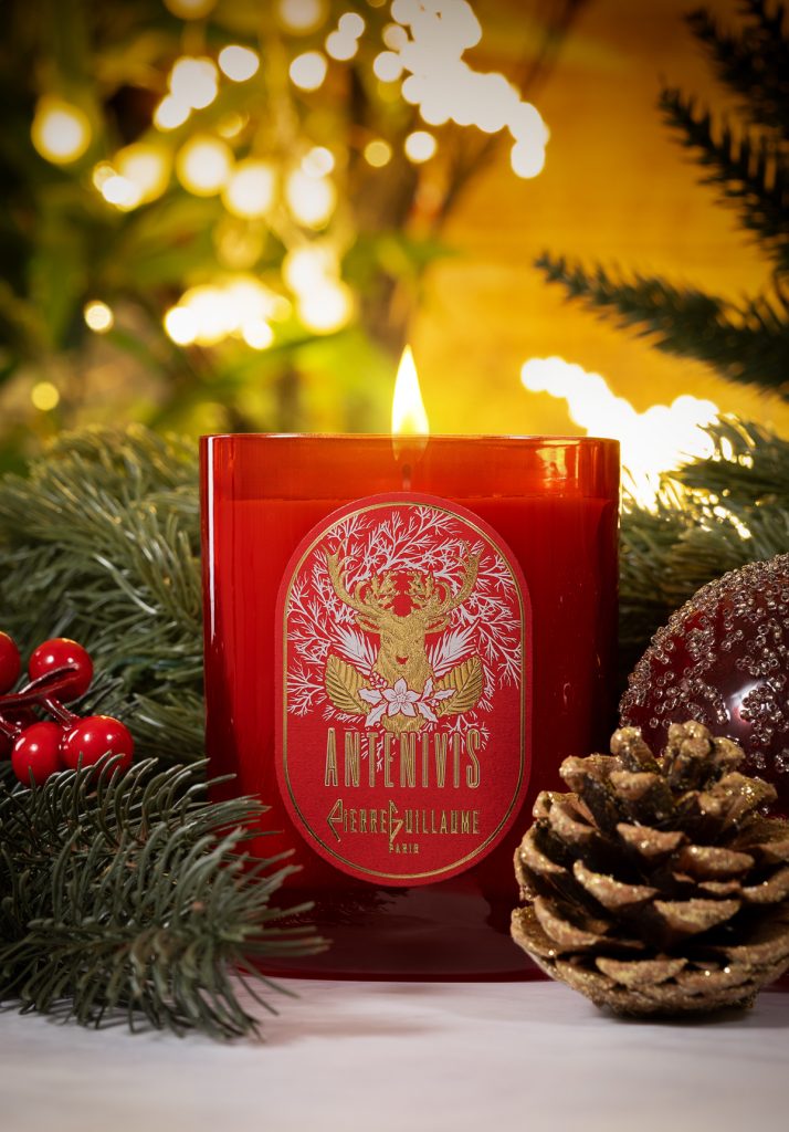 Antenivis, Bougie parfumée d'ambiance 240 g, Feuilles de thé, écorce de Mandarine, Cannelle, Fruits Secs, Résine d’épicéa, Bois de Cèdre - Artwork.