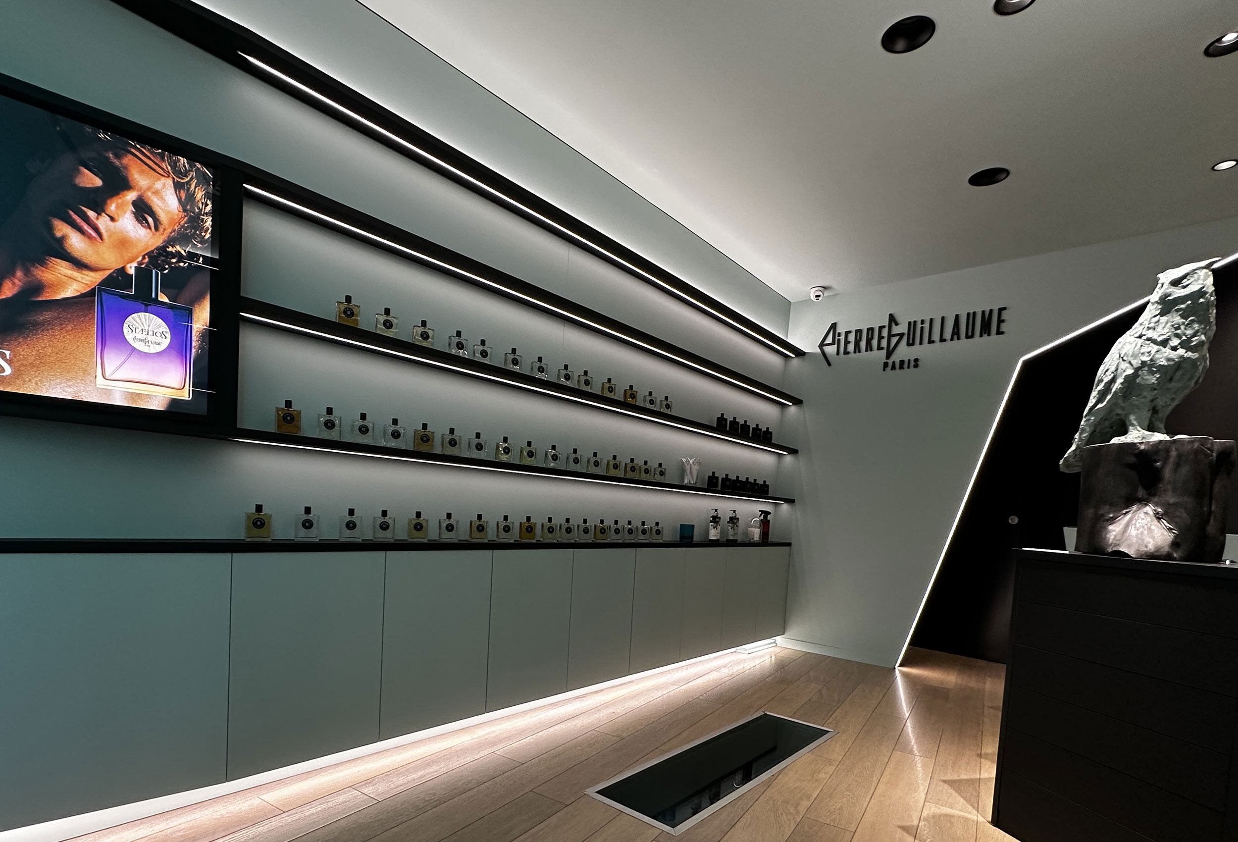 Toulouse Boutique - Saint-Georges District - France Discover our boutiques in Clermont-Ferrand, Paris, Lyon, Toulouse and Belgrade. Pierre Guillaume Paris, Artisan Perfumer - Contemporary niche perfumery.