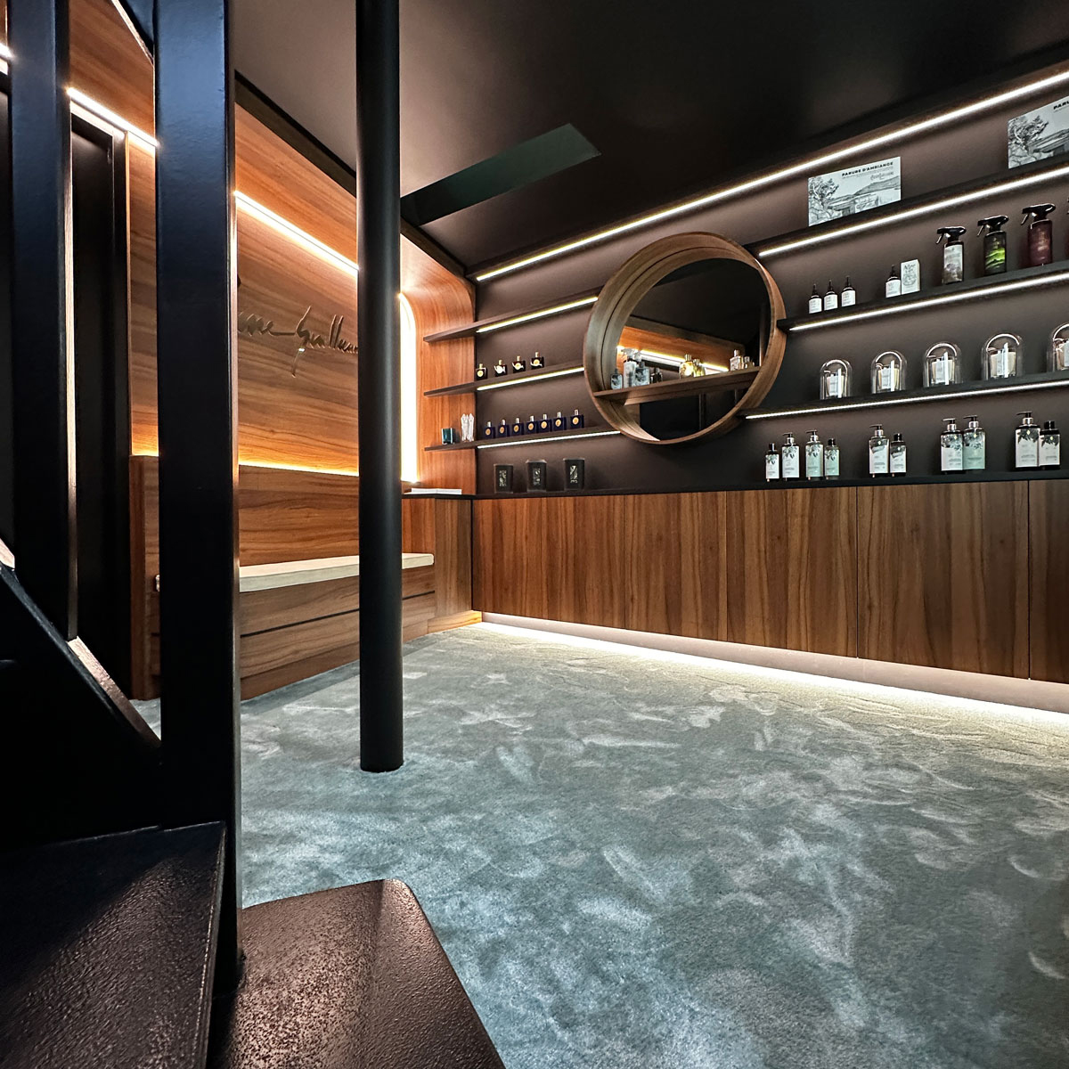 Toulouse Boutique - Saint-Georges District - France Discover our boutiques in Clermont-Ferrand, Paris, Lyon, Toulouse and Belgrade. Pierre Guillaume Paris, Artisan Perfumer - Contemporary niche perfumery.