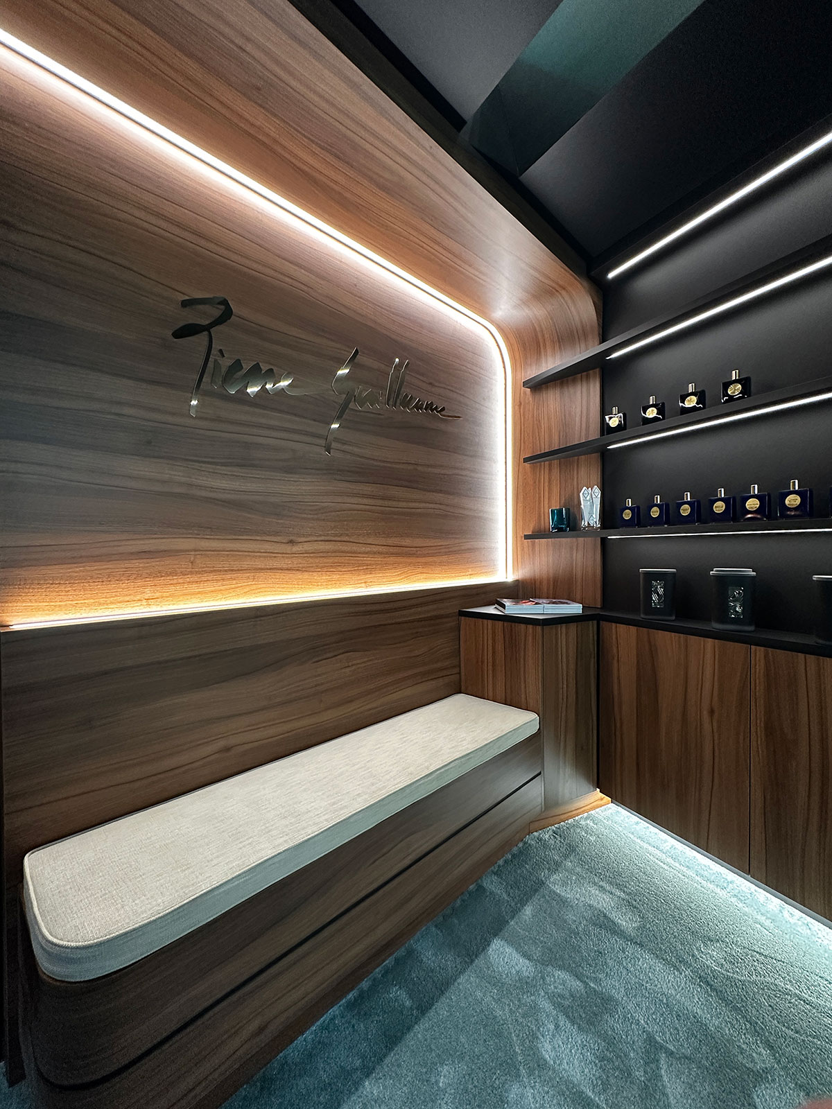 Toulouse Boutique - Saint-Georges District - France Discover our boutiques in Clermont-Ferrand, Paris, Lyon, Toulouse and Belgrade. Pierre Guillaume Paris, Artisan Perfumer - Contemporary niche perfumery.